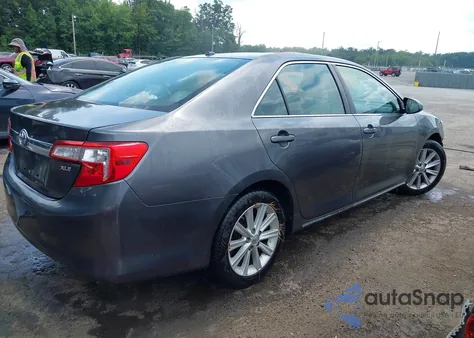2014 Toyota Camry Xle z USA, uszkodzony, nr VIN 4T4BF1FK9ER362979
